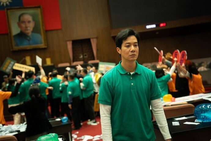 我們與惡的距離2劇情解析＿薛仕凌飾演的立委高政光對未來感到茫然