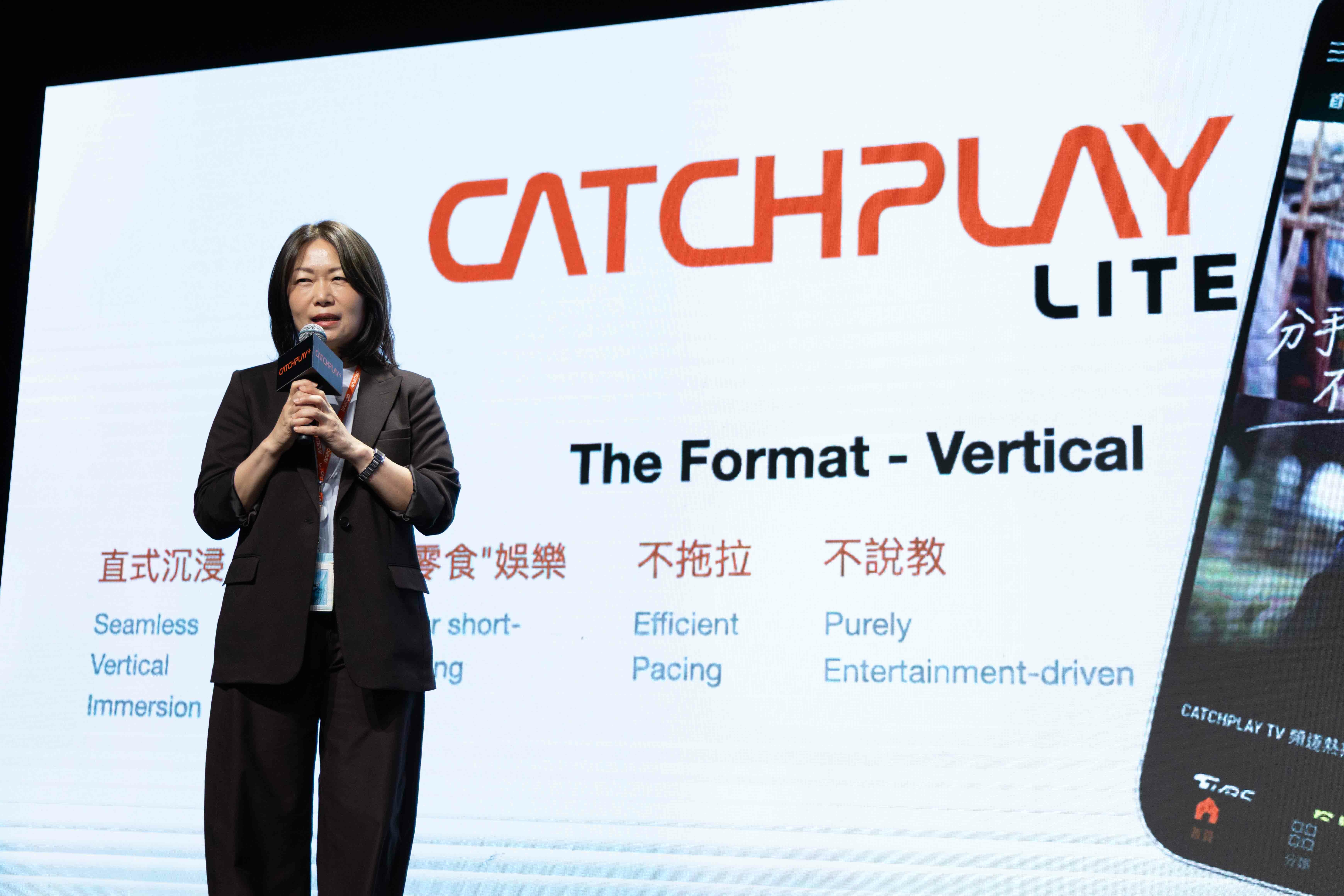 CATCHPLAY 集團執行長楊麗貞在記者會宣布 CATCHPLAY+ 推出直式短劇線上看。